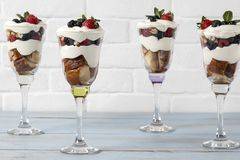 Трайфъл с мус от кисело мляко