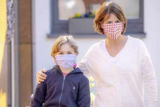 Памучни дрехи и маски пазят най-добре от COVID-19