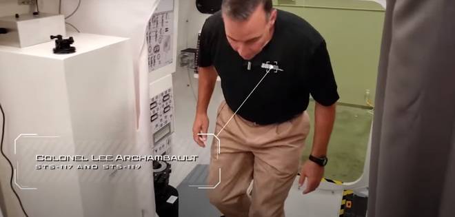 Дайнетикс показа първия пълномащабен макет на модула си за кацане на Луната