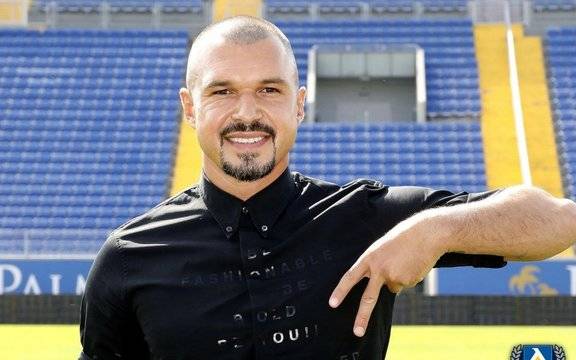 Левски продължава с привличането на български играчи