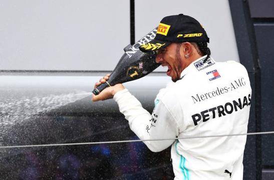 Късметът помогна на Хамилтън да счупи рекорд с шеста победа във Великобритания