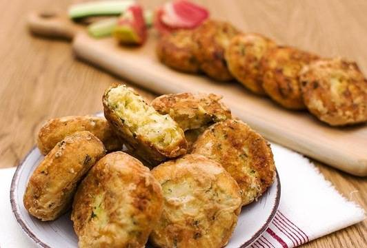 Картофени кюфтенца с лук и сиренеКартофени кюфтенца с лук и сирене