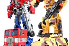 Екшъни, трансформаторни роботи, пластмасова…