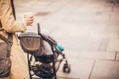 Майка с количка преживя страшен кошмар