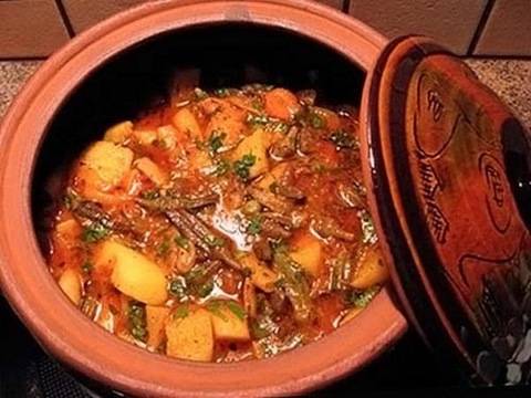 Гювеч със свинско месо