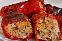 Пълнени червени чушки с ориз