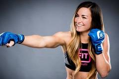 Снимки на ММА състезателката Кайтлин „Катнис“ Нийл