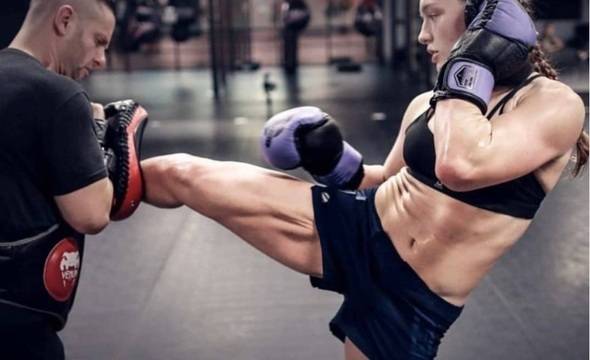 ММА състезателката Аспен Лад