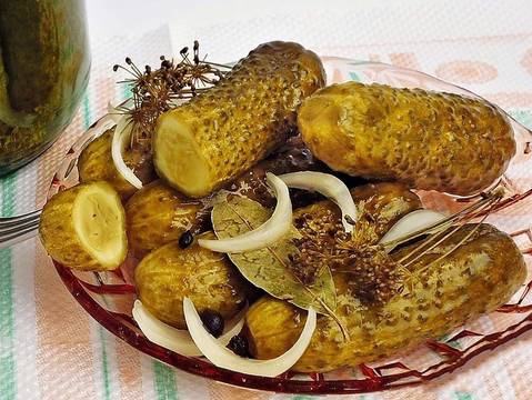 Стерилизирани кисели краставички