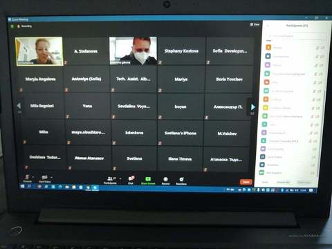 Как работодателите успешно да наемат бежанци и граждани на трети страни на работа?