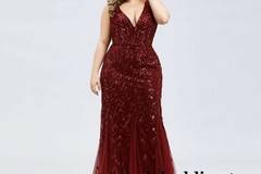 Абитуриентска Тъмночервена Рокля Макси Размери Деколте