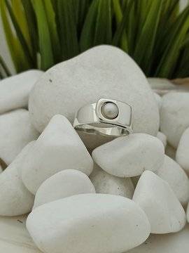 Дамски сребърен пръстен с речна перла 1071R