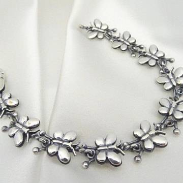 Дамска сребърна гривна “ПЕПЕРУДА”