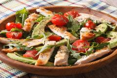 Салата с пилешко и авокадо