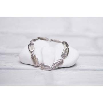 Дамска сребърна гривна с пера 17A