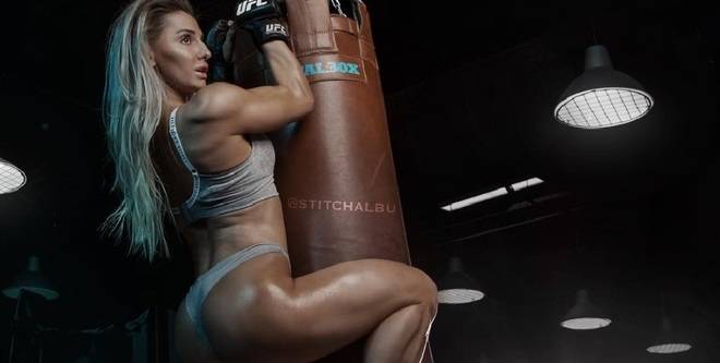 Секси ММА звездата Александра Албу