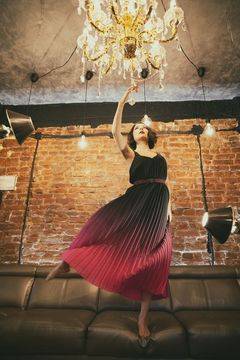 Коя е Лина Никол? Българката, която BBC пожела да слуша