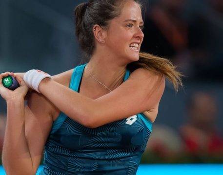 Секси снимки на Виктория Кузмова