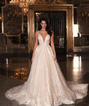 Изключително впечатляваща сватбена рокля…