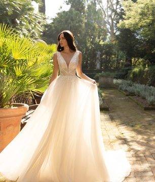 Изключително нежна сватбена рокля Etta by Luce…