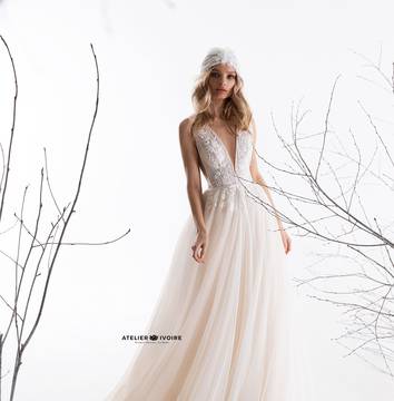 Впечатляваща сватбена рокля от тюл Stellla на Luce…