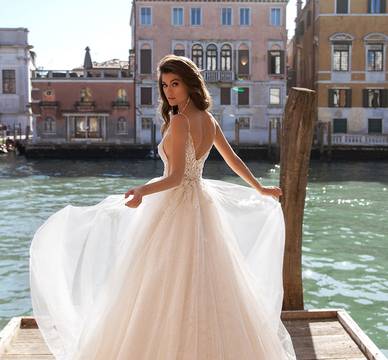 Впечатляваща сватбена рокля Dianora 2020| Atelier…