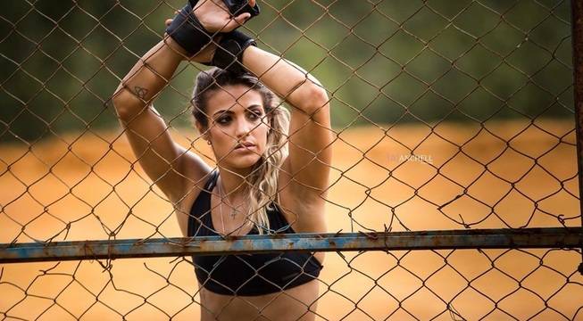 Снимки и биограпфия на Полиана Ботелио