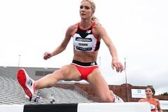 Секси снимки на Ема Кобърн