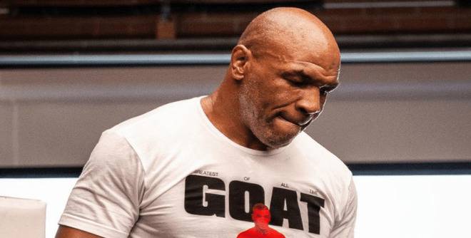 Майк Тайсън преди двубоя с Рой Джоунс