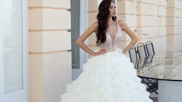 Наистина впечатляваща булчинска рокля Renata by Luce…