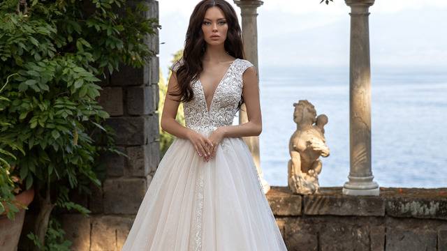 Наистина нежна булчинска рокля Vincenza by Luce…