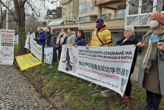 Българи апелираха пред посолството на КНР в Международния ден за правата на човека