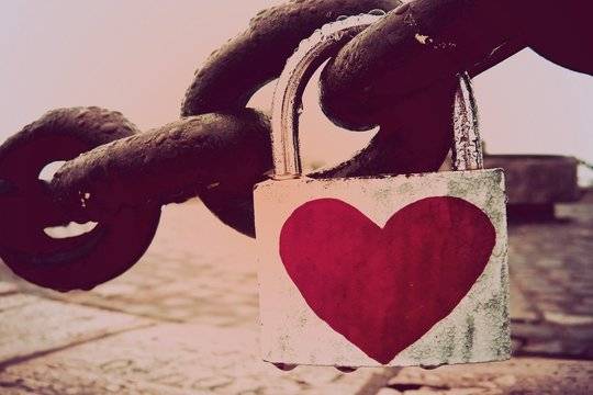 Оковите на миналото