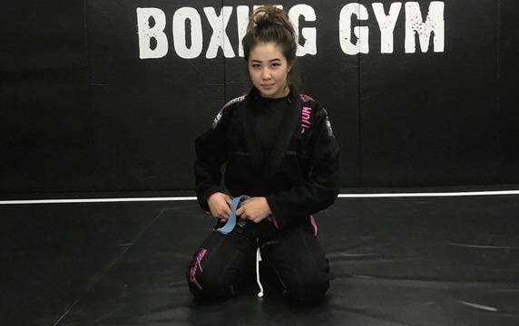 Руската ММА състезателка Гюлназик Оморова