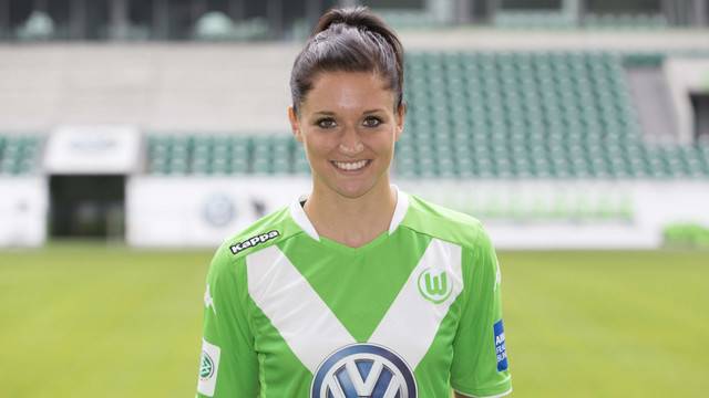 Красивата футболистка Селина Вагнер