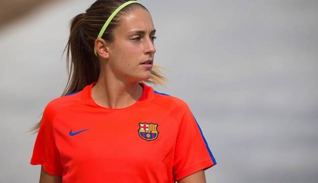 Красивата звезда на Барселона Алексия Путелас