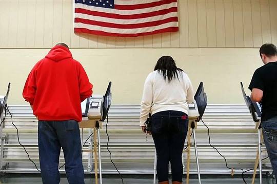 Машини за гласуване на Dominion програмирани в Сърбия, връзка с Джо Байдън