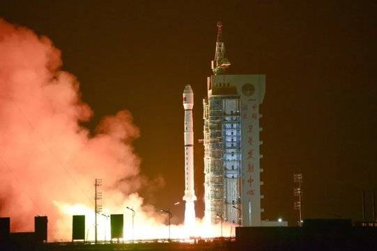 Успех: Китай завърши 2020-та година с изстрелване на ракета Лонг Марч 4C и два спътника!