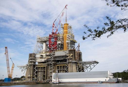 НАСА и Боинг насрочиха 17-ти януари за статичното огнево изпитание на свръхтежката ракета СЛС