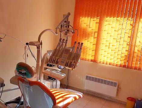 Как да изберете правилния специалист за зъбни импланти: Какво да имате предвид