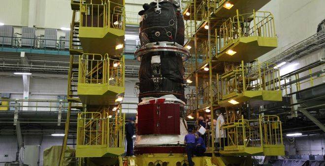 Заради отлаганията в руската космонавтика: астронавтите на НАСА изхранват руските си колеги