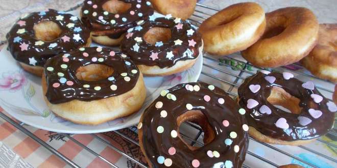 Рецепта за Донъти с шоколадова глазура