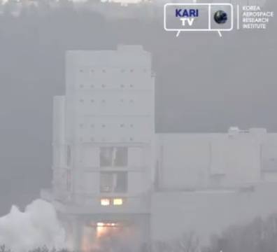 Южна Корея проведе успешно огнево изпитание на орбиталната ракета Нури