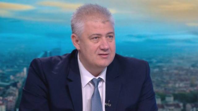 Проф. Балтов: Мерките не се спазват, ще въведем ограничения,…