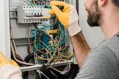 Кои са 3-те основни елемента в електрическа инсталация