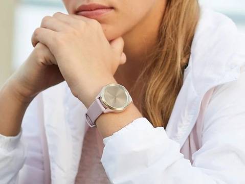 Спечелете Garmin vivomove®, сребърни колиета и подаръчни пакети MOLPED