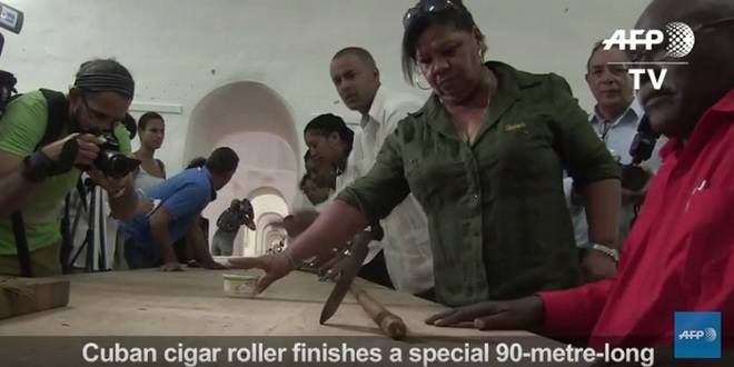 90-метрова пура по случай 90-ия рожден ден на Фидел Кастро