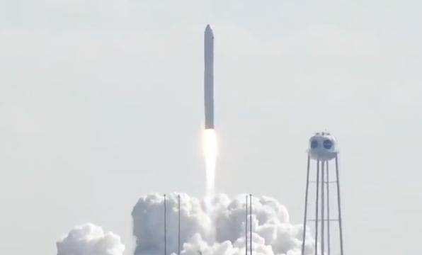 УСПЕХ: Американският космически кораб Сигнус излетя към МКС!