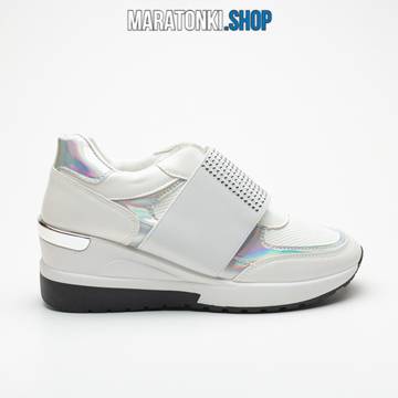Бели дамски маратонки с ластик и камъчета