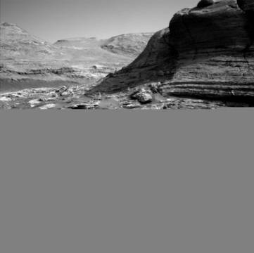 Марсоходът на НАСА Кюриосити достигна до подножието на върха Мон Мерку